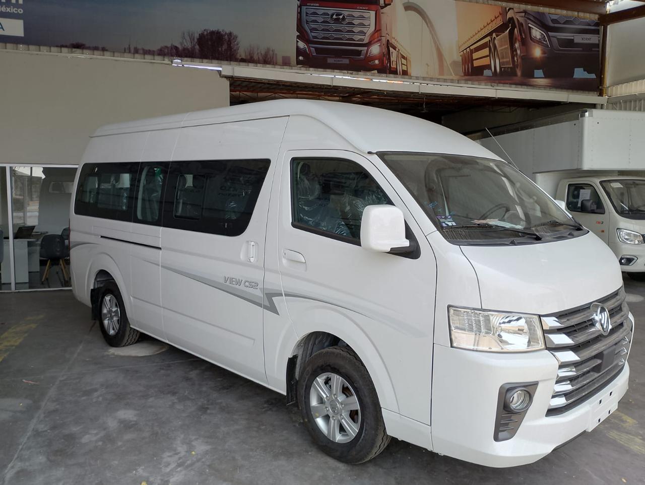 Van Foton CS2 blanca para transporte de pasajeros