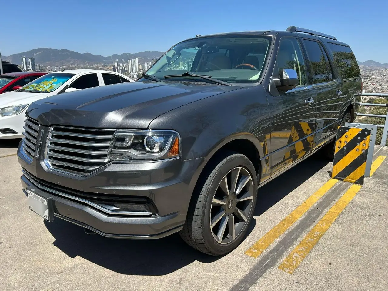 Camioneta Lincoln Navigator negra de lujo
